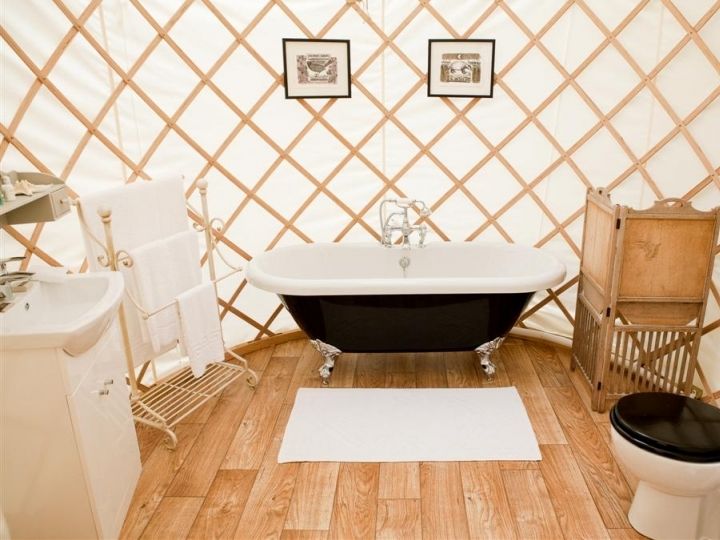 Glamping Bathroom Amenities Design Ideas - Breathe Bell Tents Australia Inspo 